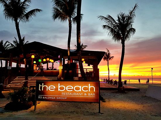 ザ・ビーチ 食事券＆事前予約サービス　オーシャンビューが美しい海沿いのレストラン！＜タモン湾北部ガンビーチ／ランチ～ディナー＞