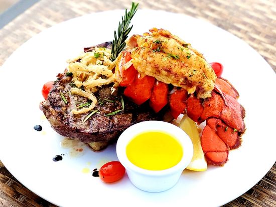 ザ・ビーチ 食事券＆事前予約サービス　オーシャンビューが美しい海沿いのレストラン！＜タモン湾北部ガンビーチ／ランチ～ディナー＞