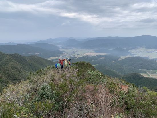 七ツ岳トレッキングツアー 九州100名山のひとつ 原生林や岩場の上り下りを楽しむ約5kmのコース  ＜福江島・五島市＞by アクロス五島
