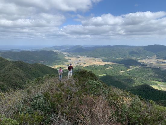 七ツ岳トレッキングツアー 九州100名山のひとつ 原生林や岩場の上り下りを楽しむ約5kmのコース  ＜福江島・五島市＞by アクロス五島