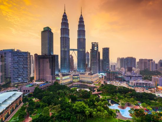 スカイバー（SKY BAR）事前予約サービス　ツインタワーで楽しむ夜景＆日～木曜19時以降は窓際シート確約　ドリンク1杯＆おつまみ付き ＜トレーダースホテル内＞