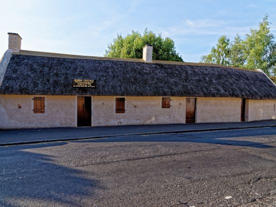 スコットランド エアシャー州南部観光ツアー　カレイン城＆詩人ロバート・バーンズゆかりの地 ＜英語ドライバーガイド／グラスゴー発＞