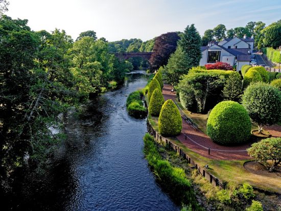 スコットランド エアシャー州南部観光ツアー　カレイン城＆詩人ロバート・バーンズゆかりの地 ＜英語ドライバーガイド／グラスゴー発＞