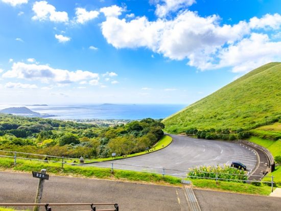 鬼岳火口ハイキングツアー　標高371メートルの鬼岳火口を一周　展望台からの眺めに感動！＜福江島・五島市＞ by アクロス五島