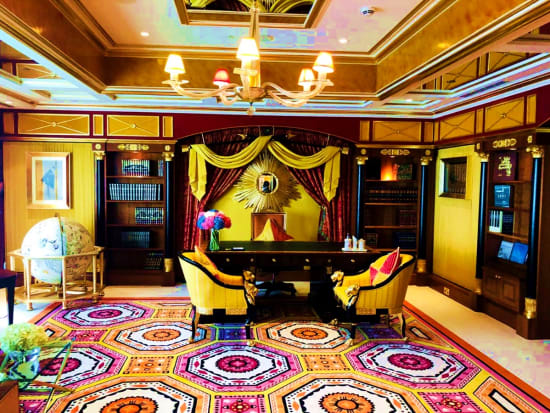 ブルジュ アル アラブの見学ツアー 秘められた7つ星ホテルを体験 英語ガイド アフタヌーンティー付きプランあり ドバイの観光 オプショナルツアー専門 Veltra ベルトラ