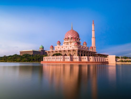 行政都市プトラジャヤ 半日観光ツアー ＜午前／昼食付き＞