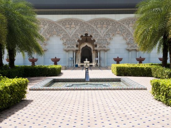 行政都市プトラジャヤ 半日観光ツアー ＜午前／昼食付き＞