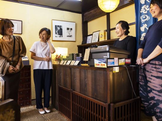 六日町を知り尽くした地元ガイドがご案内！雪国を五感で楽しむまちぶら散歩 日本酒試飲・漬物試食・お土産付き＜毎週月・金曜催行／六日町駅発着可／南魚沼＞ 