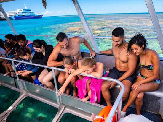 Glass Bottom Boat 180728-000975 (1)