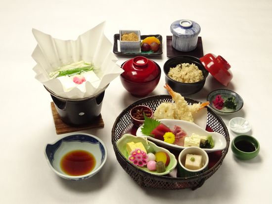 F 花ごころ「湯豆腐付き竹籠膳」(4.11～15)