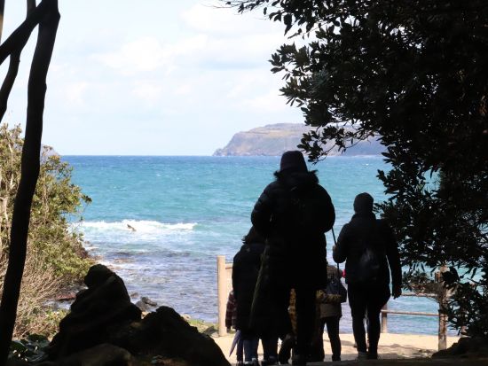萩ジオパーク 笠山ジオガイドツアー！標高112ｍの小さな火山を探索しよう＜午前・午後／1.5時間／萩市＞by 萩ジオパーク推進協議会