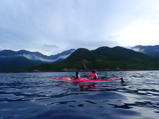 シーカヤック1日ツアー  屋久島公認ガイド 田脇さんがご案内　シュノーケリングやティータイムを楽しめる自由時間もあり by ショアーズ