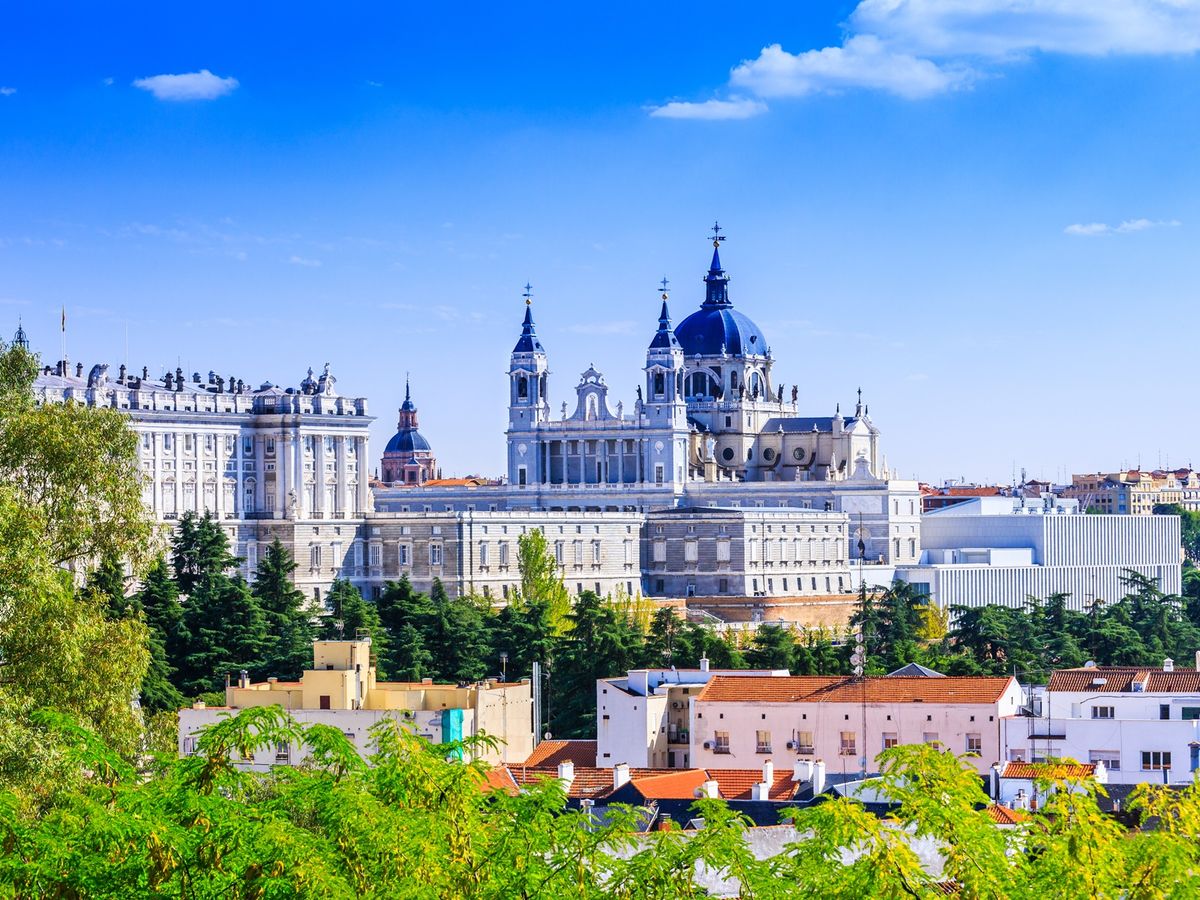 マドリード王宮 見学ツアー 行列に並ばずに優先入場 午前または午後 英語ガイド マドリード発 スペイン マドリード 旅行の観光 オプショナルツアー予約 Veltra ベルトラ