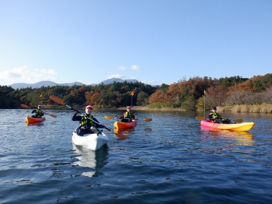 佐渡島 カヤック・SUP体験 佐渡汽船両津から車で5分 日本百景の加茂湖で手軽に水上散策＜4～10月／午前または午後／かもこボートハウス集合＞