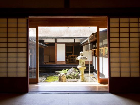 【1日1組限定】大和棟古民家JINYA｜非日常を味わう「囲炉裏鍋体験」 江戸時代から続く500坪の文化財古民家完全貸切の贅沢空間 3密回避で安心＜奈良県宇陀市＞