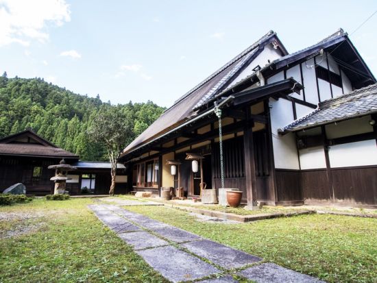 【1日1組限定】大和棟古民家JINYA｜非日常を味わう「囲炉裏鍋体験」 江戸時代から続く500坪の文化財古民家完全貸切の贅沢空間 3密回避で安心＜奈良県宇陀市＞