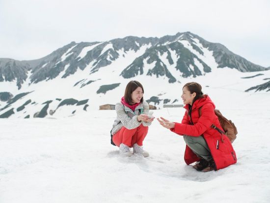 富山発着日帰りバスツアー 立山黒部アルペンルート・雪の大谷ウォーク直行バス（またはケーブルカー） 富山県自然解説員が同行！＜4～5月／昼食付＞