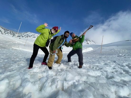 富山発着日帰りバスツアー 立山黒部アルペンルート・雪の大谷ウォーク直行バス（またはケーブルカー） 富山県自然解説員が同行！＜4～5月／昼食付＞