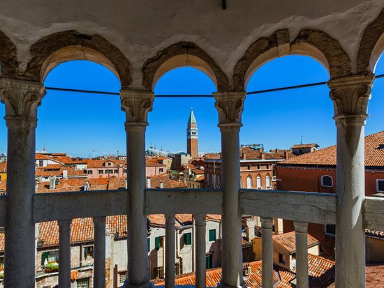 Italy_Venice_Palazzo Contarini del Bovolo_pixta_31890203_M