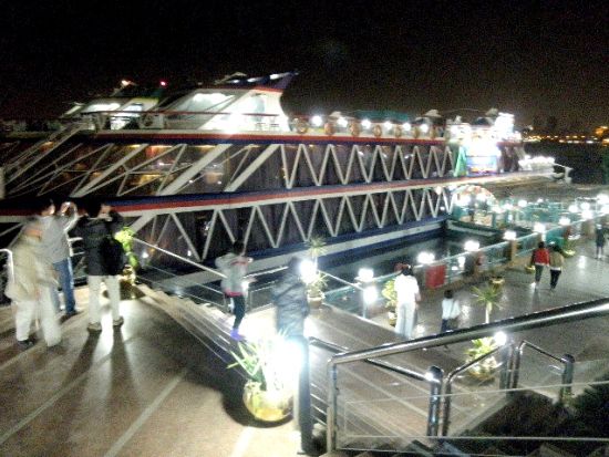 カイロの夜景を堪能！ナイル川ディナークルーズ＆ベリーダンスショー＜英語／専用車送迎付／チップ込／カイロ発＞