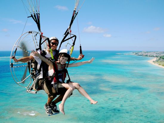 パラグライダー | 沖縄本島 旅行の観光・オプショナルツアー予約