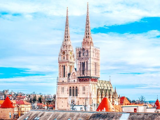 【空港送迎】ザグレブ空港 ⇔ プリトヴィッツェ湖群国立公園周辺 ＜貸切／英語ドライバー＞