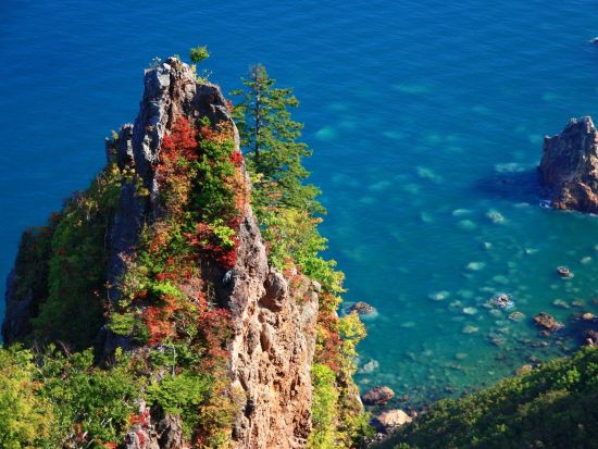 小樽海上観光船 ～赤岩航路～ 赤岩海岸の景勝を船上クルーズから鑑賞＜4～7, 9～10月／45分／小樽港発／小樽市＞