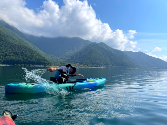 【愛犬連れOK】西湖カヤック体験　早朝からサンセットクルーズまで選べる4つの開始時間＜2時間／犬用ライフジャケット貸出有／富士河口湖町＞