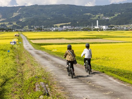 田んぼポタリング 田園風景の中を電動自転車でゆったり気ままな自転車旅へ ＜半日 or 1日／音声ガイドアプリ付／南魚沼＞