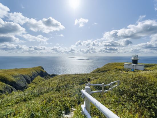 利尻島発トレッキングツアー　礼文島花＆景色を満喫できる桃岩･知床コースを楽しむ＜6～9月／利尻島発＞by利尻島・ガイドツアー