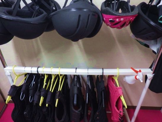 ヘルメットとプロテクター