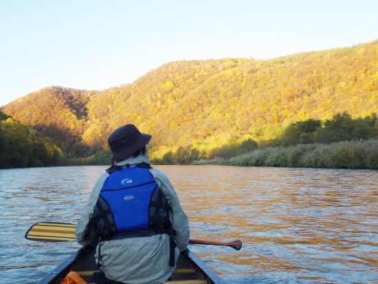 空知川 カナディアンカヌーで川下り体験 安定感のあるカヌーで、ゆっくりと進む時間、川の流れを体験しよう＜4～10月／富良野市＞