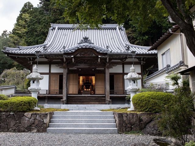 身延山端場坊 宿坊体験 朝のお勤めは日蓮宗の総本山久遠寺で 写経、写