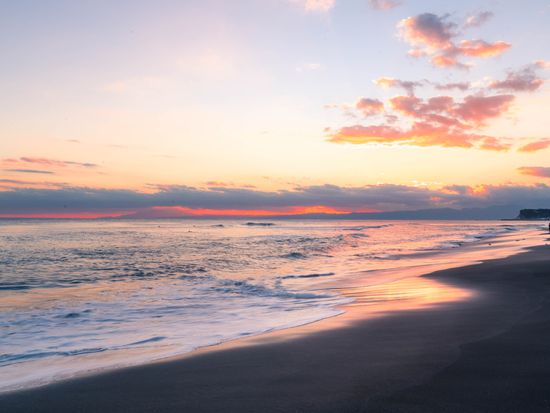 Japan_Kanagawa_Kamakura_Enoshima Beach_shutterstock_512725951