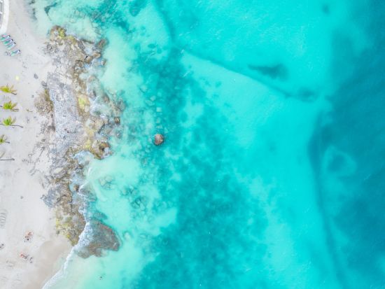 ヘリコプター遊覧飛行ツアー　カリブ海の絶景を上空から見渡す空の旅＜1日5便／日本語ガイド／カンクン発／午前・午後出発／貸切フライト／送迎付き＞