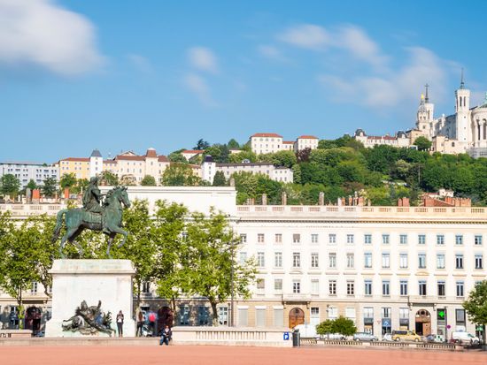 La place Bellecour・ｿpixta_32959780_M