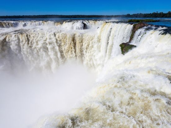 【混載】世界遺産イグアスの滝を制覇！アルゼンチン＆ブラジル2ヵ国ツアー＜1日／英語ガイド／ホテル往復送迎／ブラジル発着＞