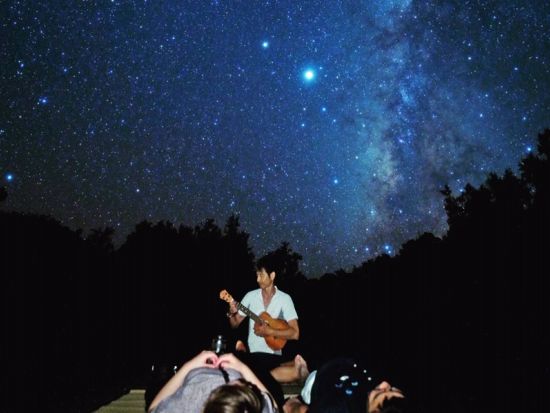 星空観賞ナイトツアー バズーカ望遠鏡で身近に感じる宇宙　島民も参加するスターウォッチング＜夜／送迎付き／小笠原諸島・父島発＞by たびんちゅ