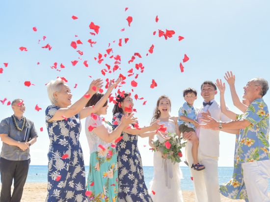 ハワイ　1日完結挙式（ビーチウェディング）ビーチフォト付き　プリンセスウェディングパッケージ（挙式・撮影・衣装・メイク）