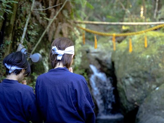 滝行体験  空海が修行の地として選んだ聖地「白瀧大明神」で身を清め祈りを捧げる 話題のテントサウナ付きプランもあり＜1名参加OK／三重県鳥羽市＞