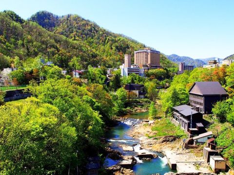 札幌発 定山渓温泉＆小樽 日帰りバスツアー 定山渓・小樽市内自由散策＋白い恋人パーク＜定山渓温泉入浴可／札幌市内発着＞