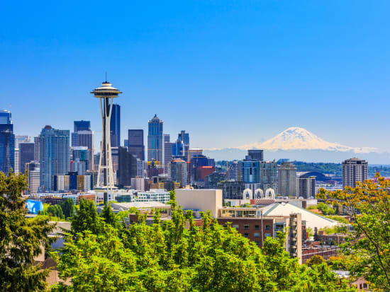 USA_Seattle_Seattle downtown skyline and Mt.Rainier_shutterstock_503999926