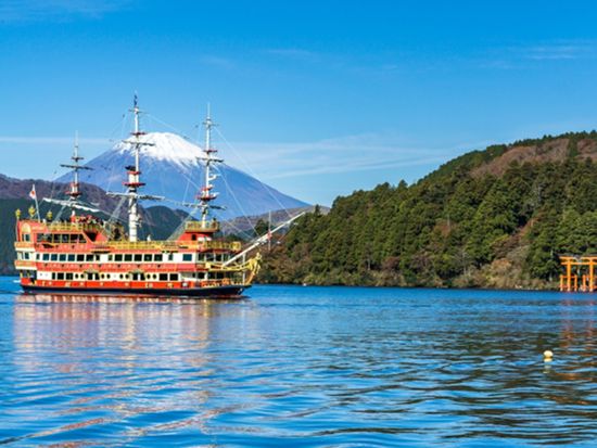 Japan_Kanagawa_Hakone_Lake