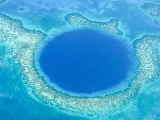 セスナから見る世界遺産！ブルーホール遊覧飛行ツアー＜英語ガイド／ベリーズシティ発＞