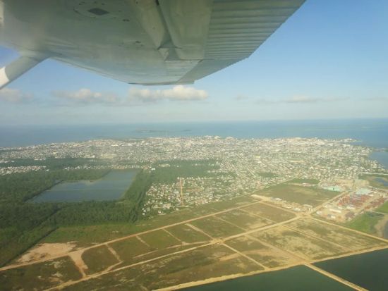 セスナから見る世界遺産！ブルーホール遊覧飛行ツアー＜英語ガイド／ベリーズシティ発＞