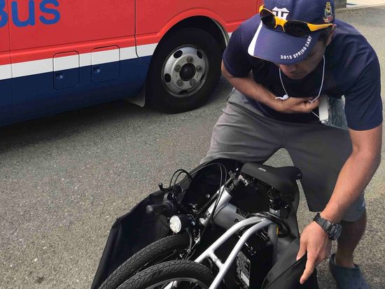 自転車折畳んて ハ スへ