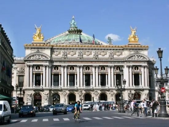 バン貸切観光チャーター　美術館巡りやお買い物も専用車でラクラク！＜1-6名／4-8時間／日本語ガイドまたはアシスタント＞