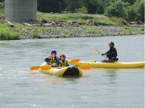 空知川ダッキーカヌー 2人乗りカヌーでゆったり川下り  安全性の高いカヌーで初心者も大歓迎！＜4～11月／市内送迎可／富良野市＞byレジャーガイド 遊び屋 