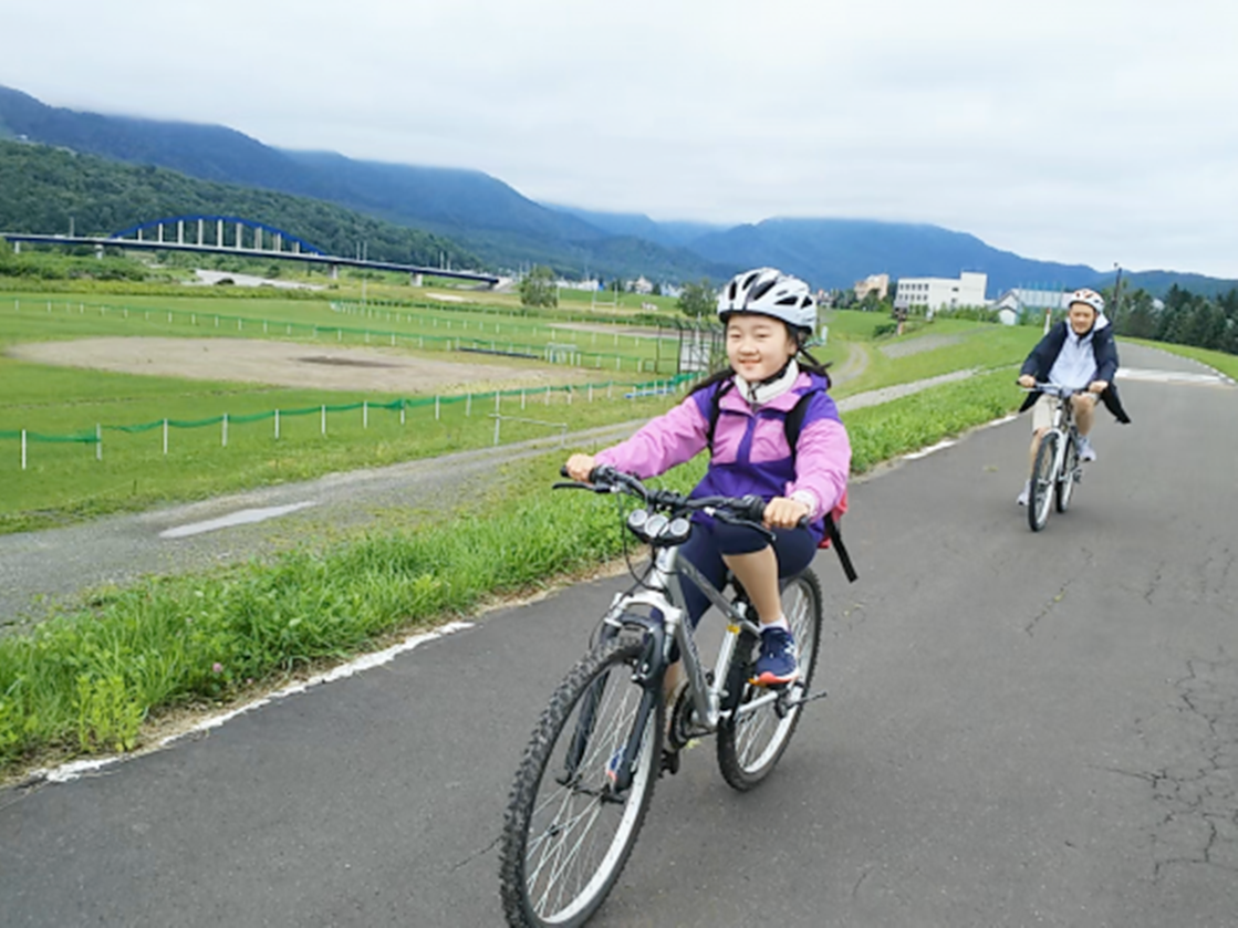 富良野 サイクリングツアー マウンテンバイクで富良野の丘陵地帯を 
