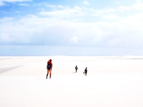 レンソイス・マラニャンセス国立公園 *アズール湖～ボニータ湖間のトレッキングツアー＜終日／貸切／日本語ガイド／バヘリーニャス発／夕日観賞付き＞